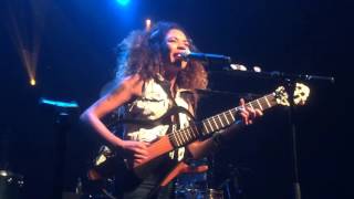 Flavia Coelho 12/12/2015 St Germain La Clef Hoje