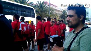 Llegada de los autobuses del Mirandés y el Cádiz al estadio Ramón de Carranza