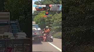 【車禍影片】 三寶單手打電話自撞（車還拔不出來）（2022.08.10 彰化縣溪湖鎮彰水路二段