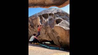 Video thumbnail of Problem C (Boulder 3, Parco Giochi de li Conchi), 6a. Arzachena