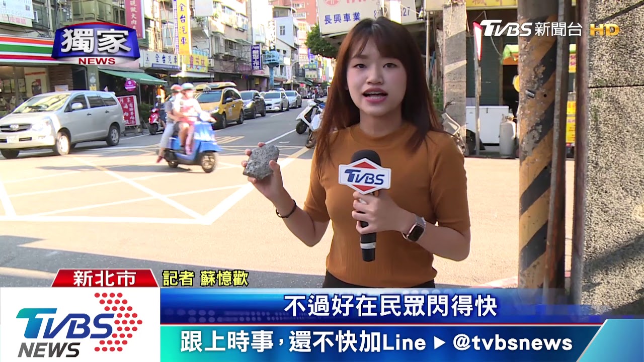 隨機攻擊!暗夜路邊丟石塊路人、騎士驚嚇