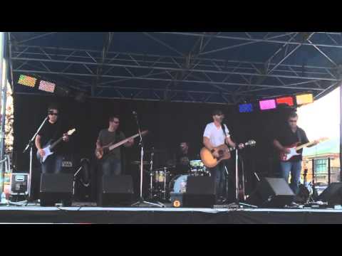 Juswho playing with TSC Live (lynbrooke)