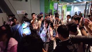 [問卦] 日韓大戰後韓國啦啦隊的表情超好笑的啦！