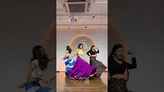 Download lagu GUN GUN GUNA RE 💜!!!!📍 : @thehappeningspace_  #dance #trendingreels #bollywood #explore #dancerlife mp3 Download lagu GUN GUN GUNA RE 💜!!!!📍 : @thehappeningspace_  #dance #trendingreels #bollywood #explore #dancerlife mp3