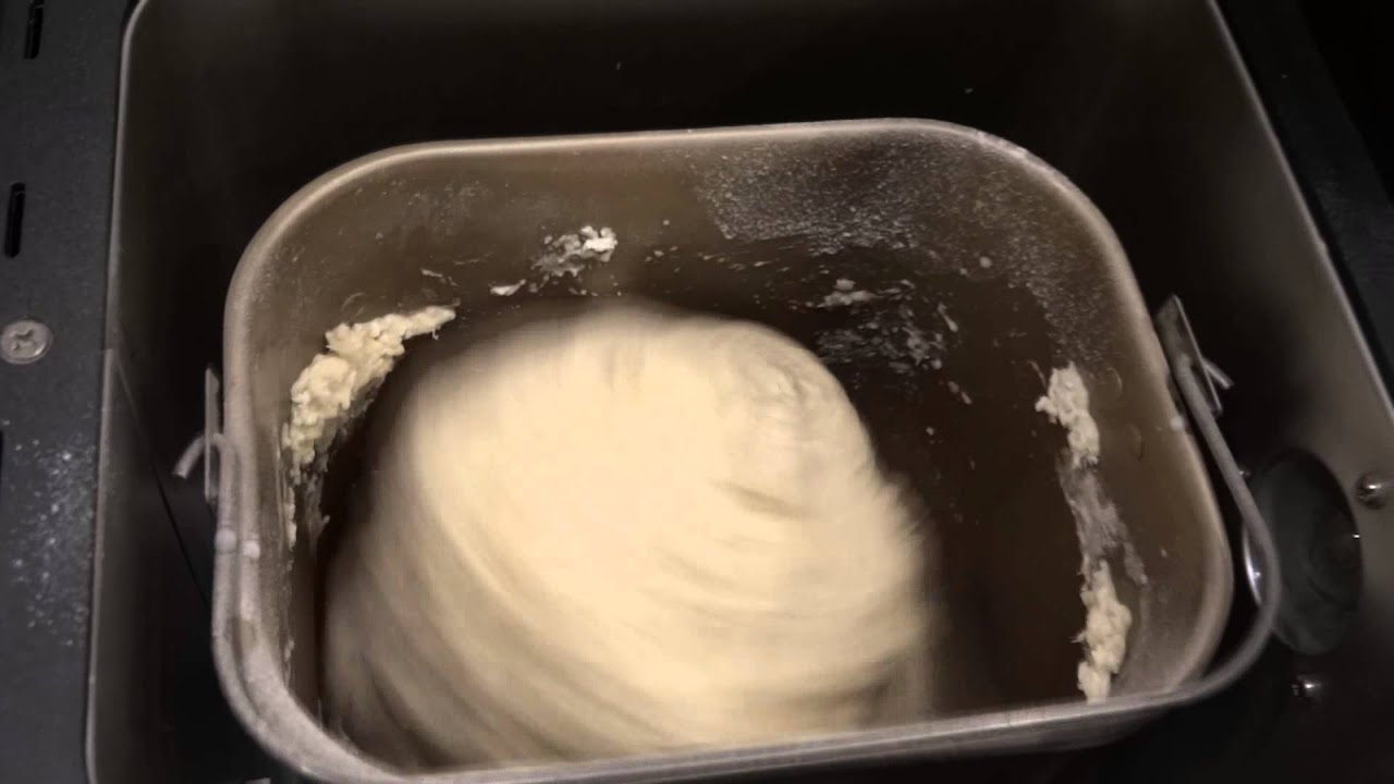 Хлебопечка горенье тесто. Хлебопечка Gorenje bm900nd. Хлебопечка замешивает тесто. Тесто в хлебопечке горение. Первый замес теста в хлебопечке Борк х500.