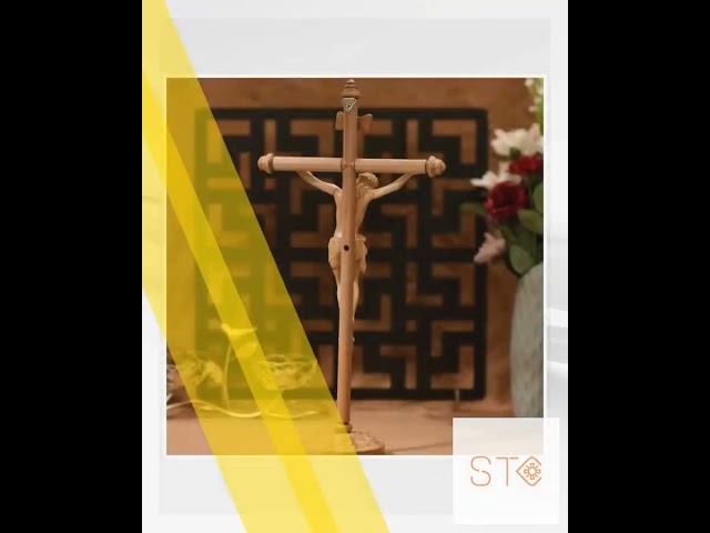 Vídeo relacionado con XTUDOU Cruz de madera, crucifijo de pared, cruz de madera de roble macizo, cruces para colgar, adecuada para colgar decoraciones de pared para el hogar