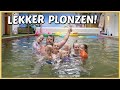 SPELEN MET ONS NiCHTJE iN HET ZWEMBAD ( + 11 jaar getrouwd) | Bellinga Vlog #2504