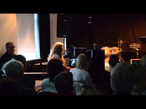 Amanda Nilsson - Talking to the moon