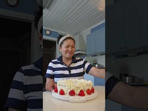 Midsummer cake with strawberries my own version. june 21, 2024