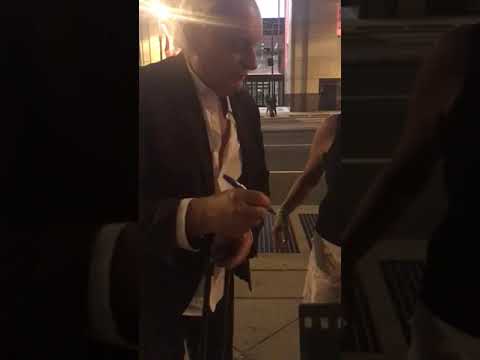 Tony Kaye YES Signing Autographs Team Derek