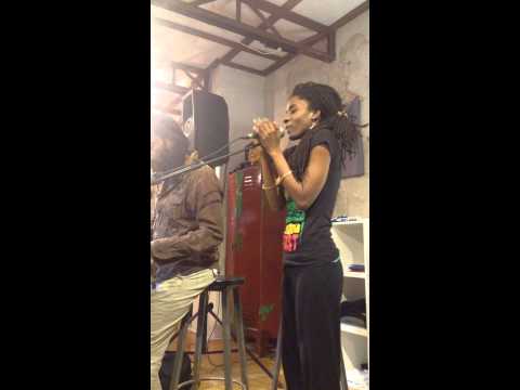 Jah9 feat. ATiiBA - Mr. Right ( Acoustic ) LIVE @GREATLIVE Cologne