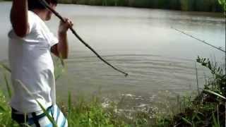 preview picture of video 'Pesca de robalo 7 kg Marataizes-ES (--- fake ---)'