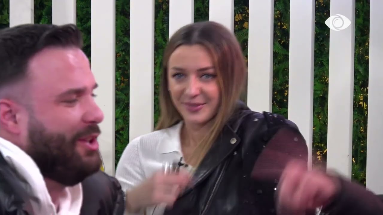 “Barbaro Vasiliko, dhëntë e mija kush i do…”/ Banorët këndojnë të gjithë së bashku