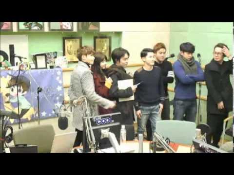 131204 Sukira - Ryeowook, Jisoo,Juniel & Noel Photo taking