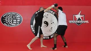 Hak Kor Erawan - Lead block to clinch, rear knee