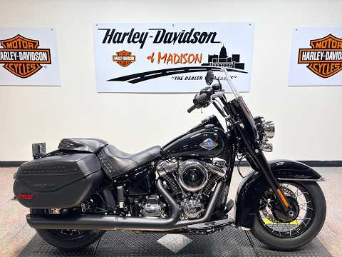 2026 FLHC Harley-Davidson® Heritage Classic Vivid Black Black Laced Wheels
