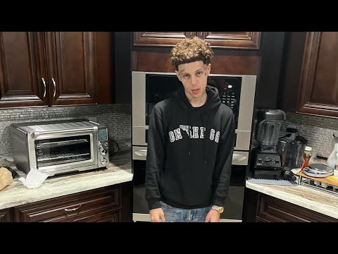 J Wavy on IG live with several people. 🙏🏻