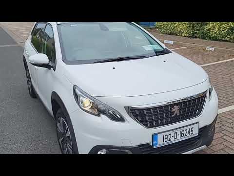 Peugeot 2008 1.2 ALLURE**MOONROOF** - Image 2