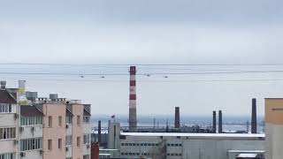 Военная авиация над заводом Красный октябрь в Волгограде