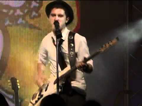 Celebratón in Concert  Familia Punk   Rock Bones   YouTube