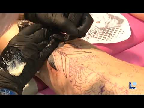 Dai cartoon ai teschi: a Piacenza Expo impazza Tatoo convention