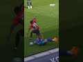 Milos Kerkez met een bijzondere manier van verdedigen ?
