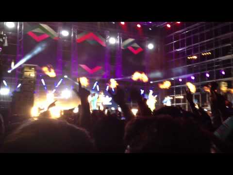 (CLIP) 2NE1 - Fire -  Live Concert In Seoul, Korea