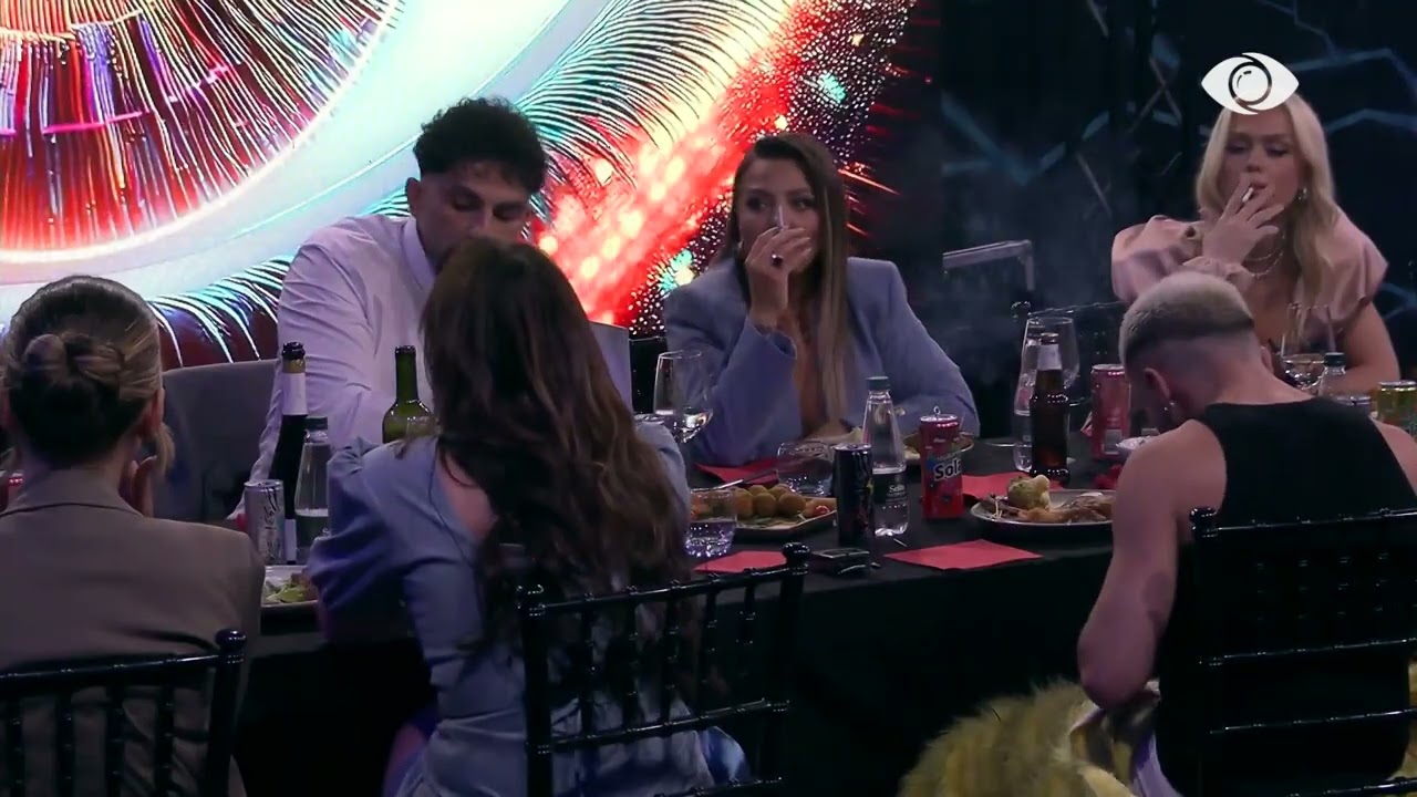 “Fut dy gishta dhe i hyn thellit”/ Rozana vijon ironinë me Aldon: Gëzuar, në kokë të mashtruesve