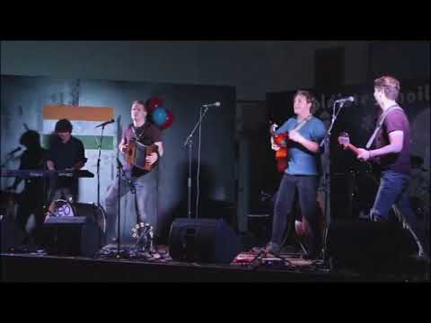 SEO LINN (plus finale) performing at Coláiste Choilm's 'Concert for India' (December 2017).