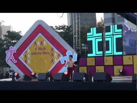 121117 A Walk with The Stars - Little PSY