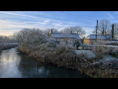A Timeless English Village Walk on a Frosty Morning - First Day of 2026