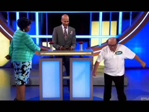 It's Always Sunny in Philadelphia - Frank hitting on a black woman on Family Fight