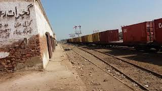 preview picture of video 'Pakistan Railway American Locomotive departing from Hyderabad junction'