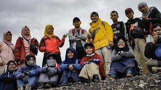 Download lagu Pendakian Gunung Guntur Garut by Santri Mountaineering mp3