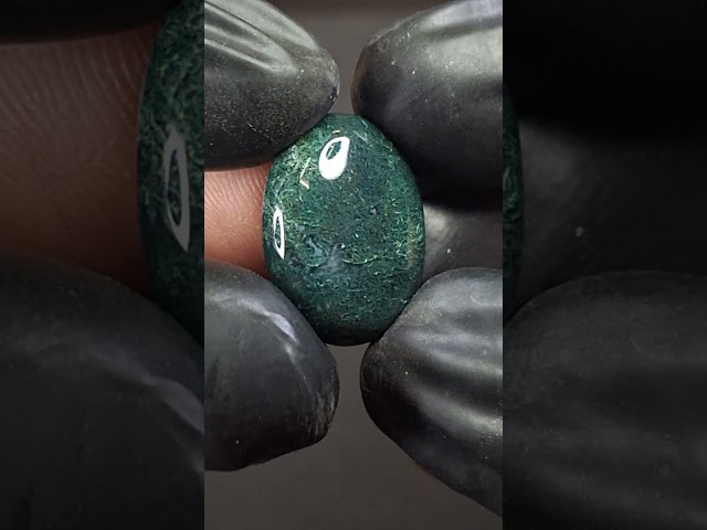 حجر عقيق طحلبي طبيعي