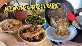 Download lagu JUALAN MIE TULANG DALAM GANG KECIL, MURAH BANGET! mp3