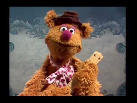 The Muppet Show - 209: Madeline Kahn - “The Pig Got Up and Slowly Walked Away” (1977)