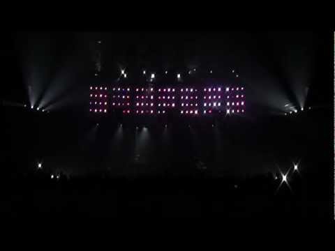 28. Nine Inch Nails - Hurt [Lights In The Sky Tour: Victoria - Single Cam/CAM1]