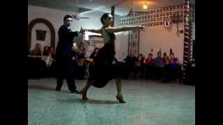 Julio Saavedra Y Meli Maini - Encanto rojo