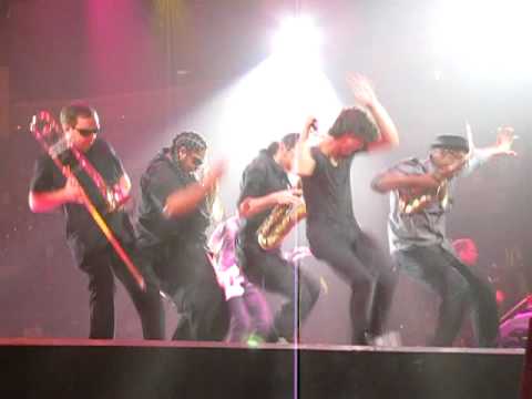 Joe Jonas - World Tour 2009 - Year 3000 Dance with Horns