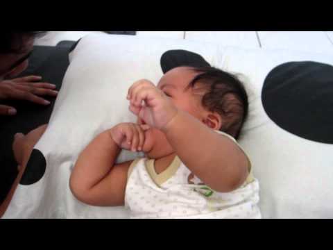 Jacobo screamed with laughter as daddy tickled him..=)