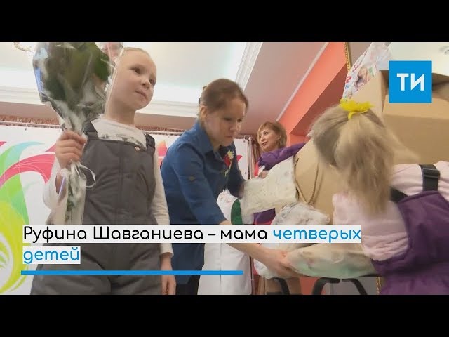 Первая мама в Татарстане получила коробку для новорожденного. Что туда входит?