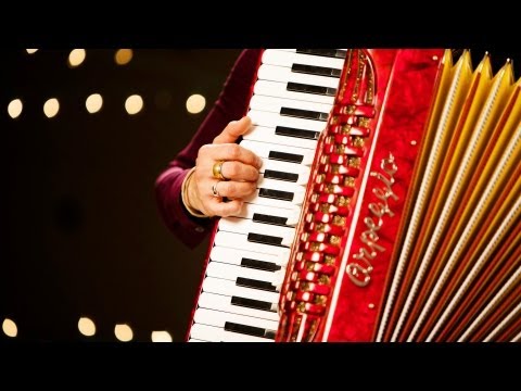How to Play Beer Barrel Polka | Accordion Lessons
