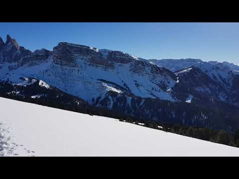 Panorama verso le Odle e la Val Gardena dal sentiero per Malga Brogles