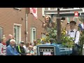 Ringsteken in klederdracht vanaf tractoren