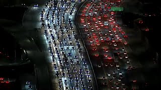 美國感恩節交通塞爆 洛杉磯公路出現紅白燈海