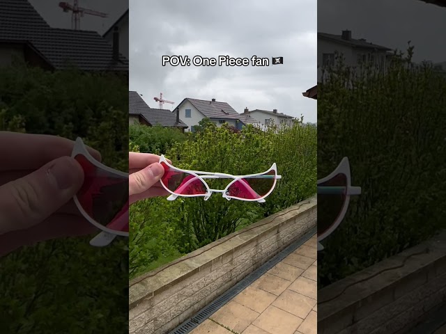 Vídeo relacionado con BJPERFMS Doflamingo Glasses, Gafas de Sol Doflamingo One Piece, Gafas Rave, Anime Cosplay Gafas, One Piece Merchandising, para Fiesta, Halloween, Cumpleaños para Fans