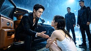 Het meisje wordt in het openbaar verraden, maar de volgende seconde kust haar koude oom haar diep!