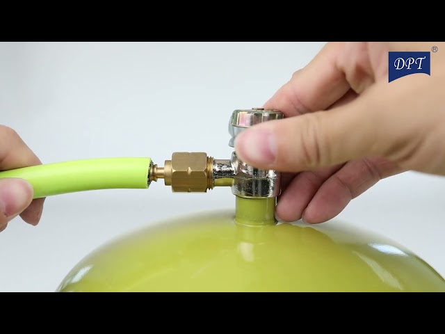 توصيلة غاز مزدوجة نحاس لرأسين سنة - متينة ومقاومة للتآكل، سهلة الحمل والتخزين، توفر مرونة في استخدام أكثر من جهاز،ضمان سنتان