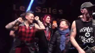 Un monde meilleur (remixe) -Les Sales majestés-